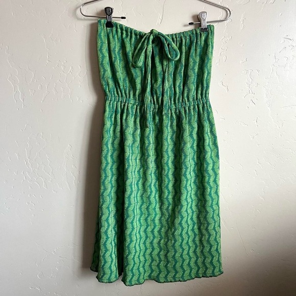 My “watermelon dress” — green zig zag pattern pull on strapless / halter dress - Picture 9 of 13